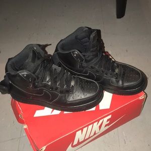 Air Force 1’s Black high top